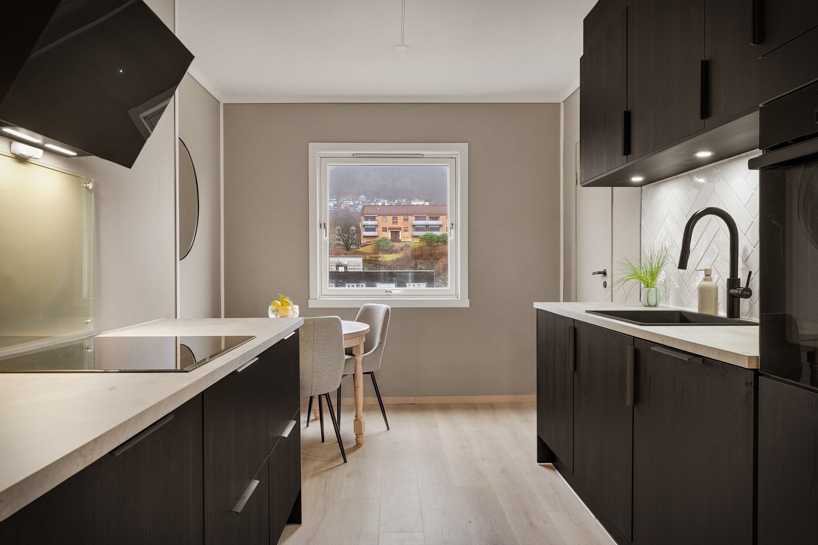 - Nydelig nyoppusset kjøkken fra 2024 - Galleribilde