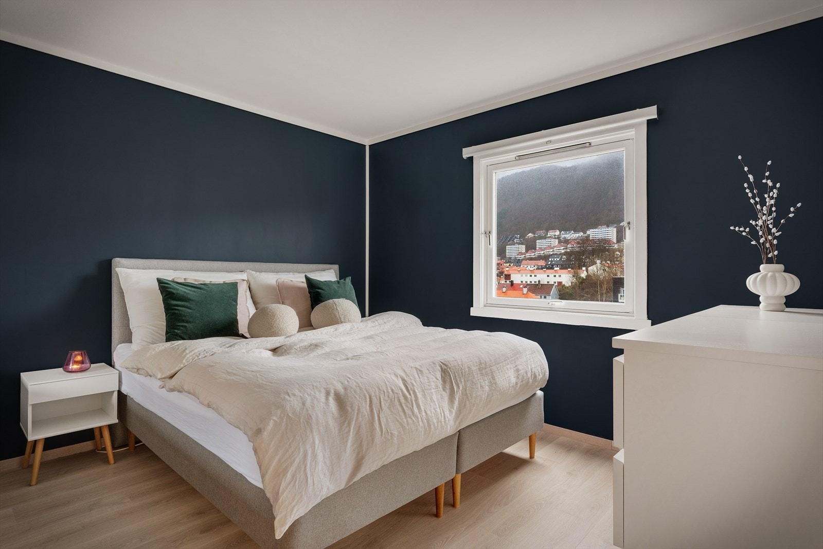 - Hovedsoverommet er av god størrelse på 13,7 m² - Galleribilde