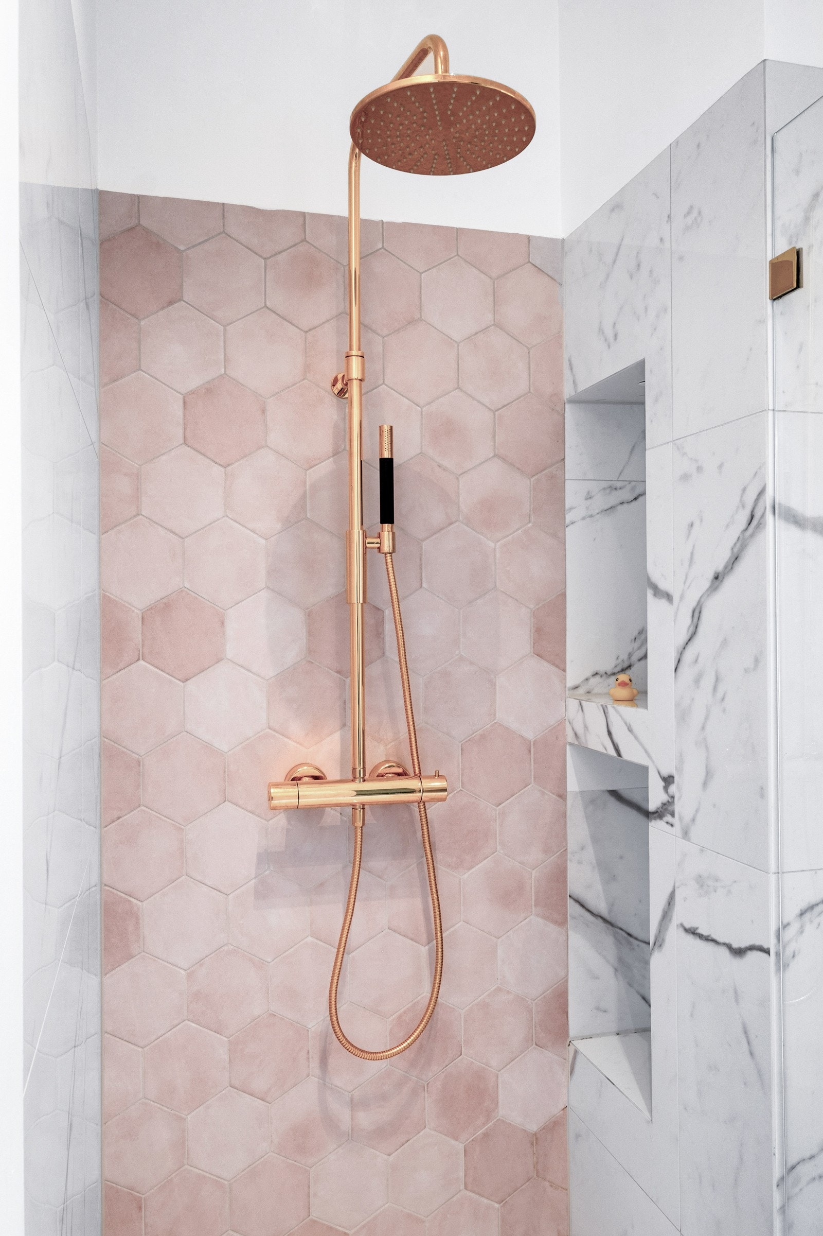 Gulvvarme gir god varme på badet, og et behagelig gulv å trå på. Galleribilde