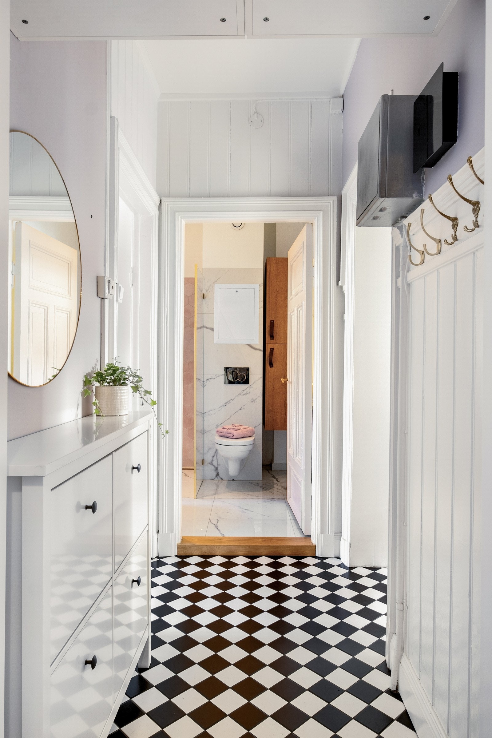 Inngangspartiet er et hyggelig første møte med leiligheten. Galleribilde