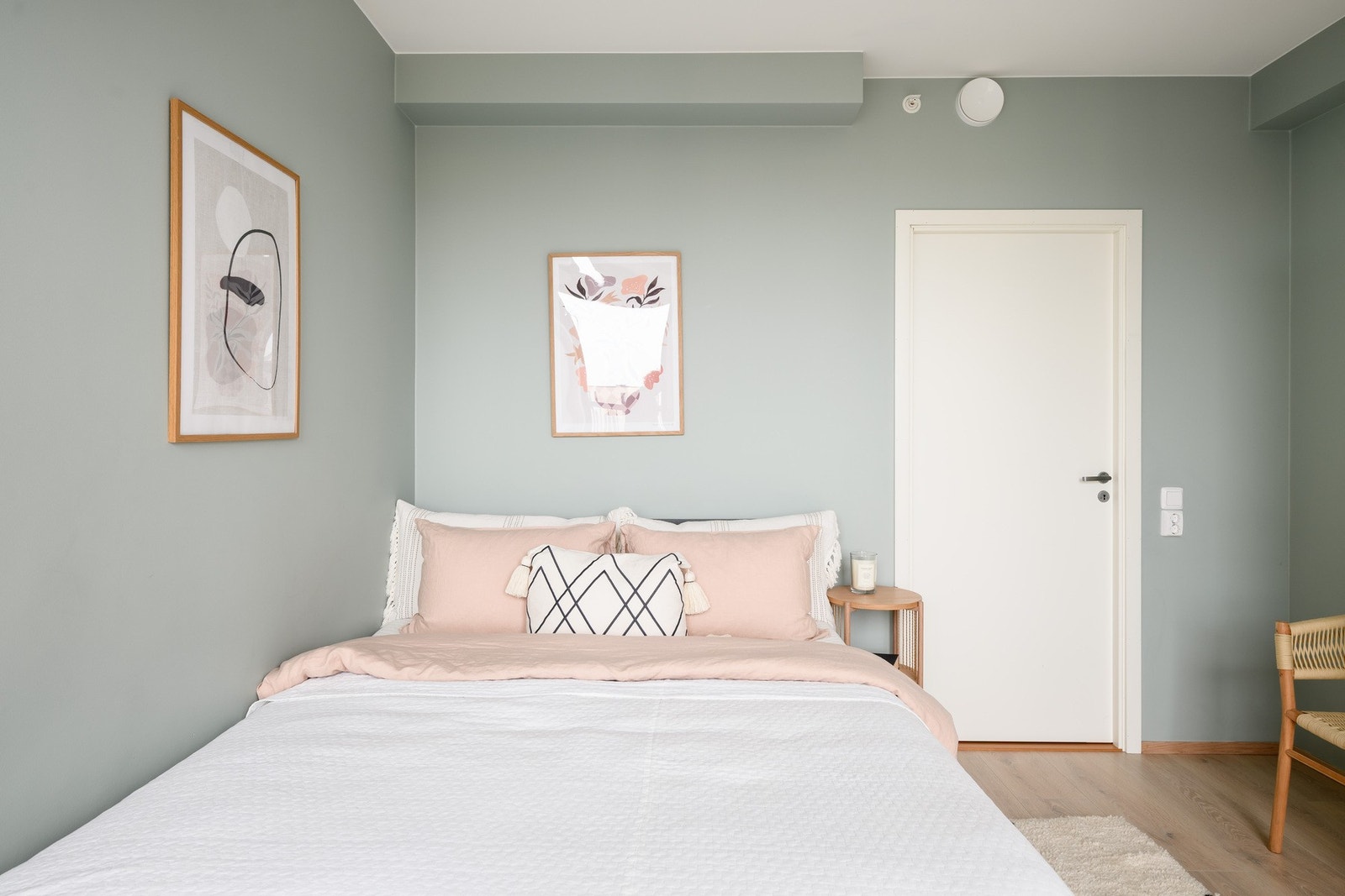 Det er god plass til dobbeltseng og annet møblement. Galleribilde