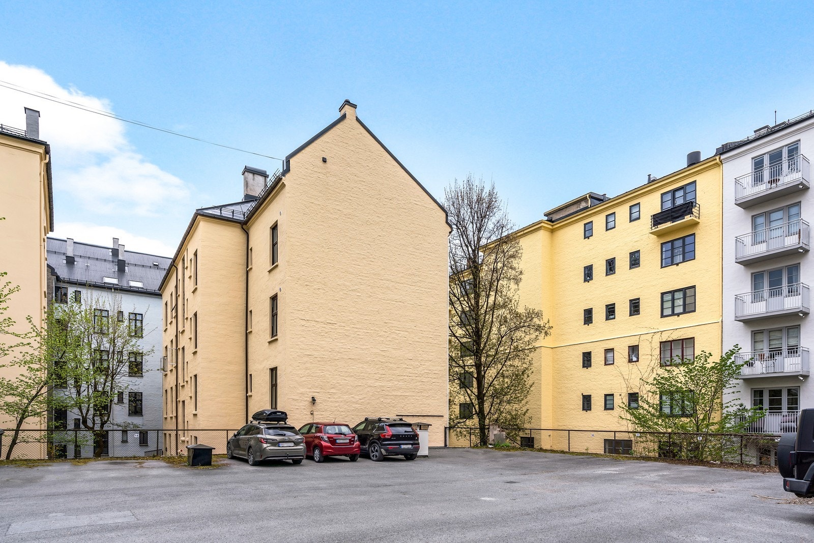 Mulighet for å leie p-plass i bakgården Galleribilde