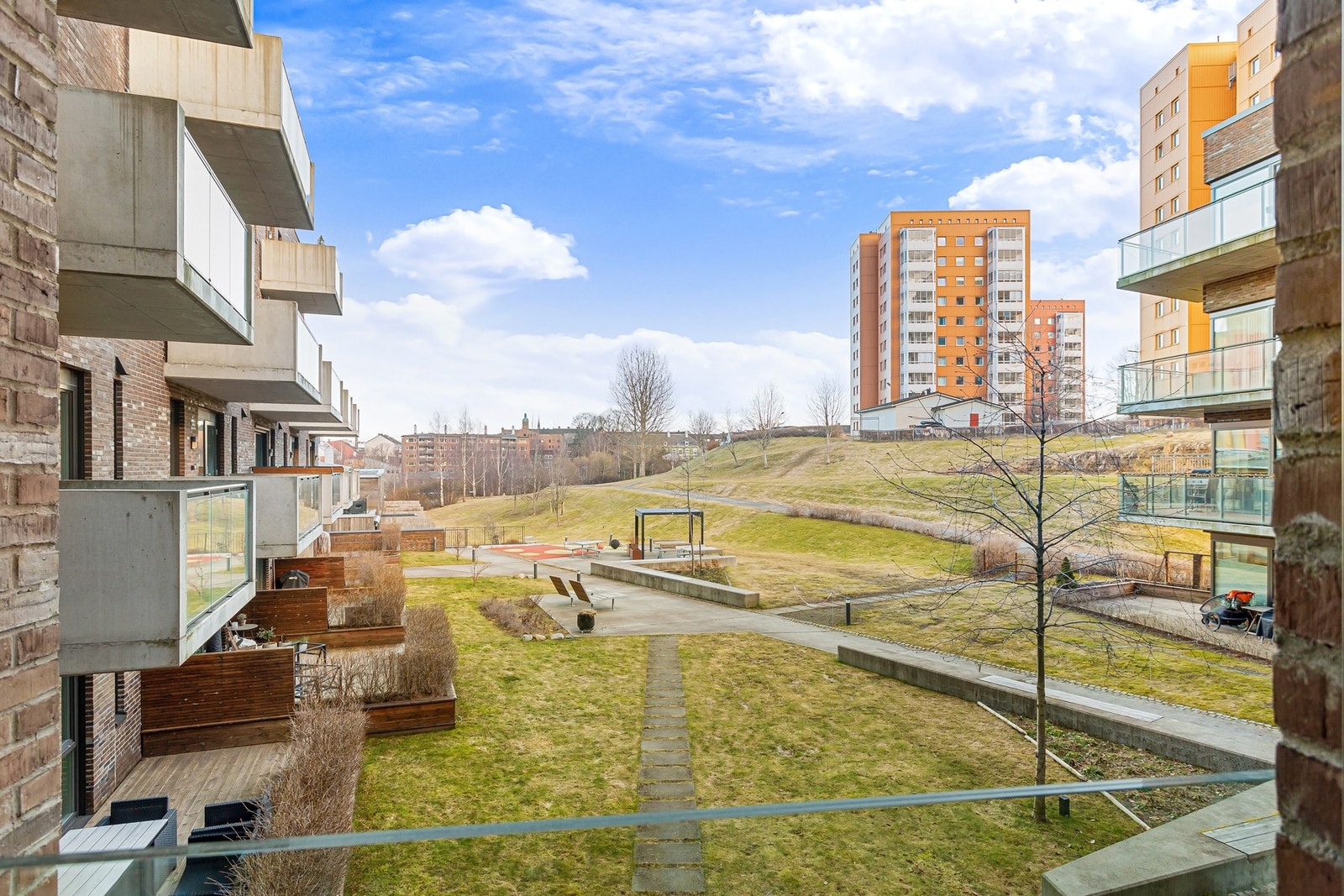 Soverommet har en fransk balkong som er vendt mot den rolige og fine bakgården. Galleribilde