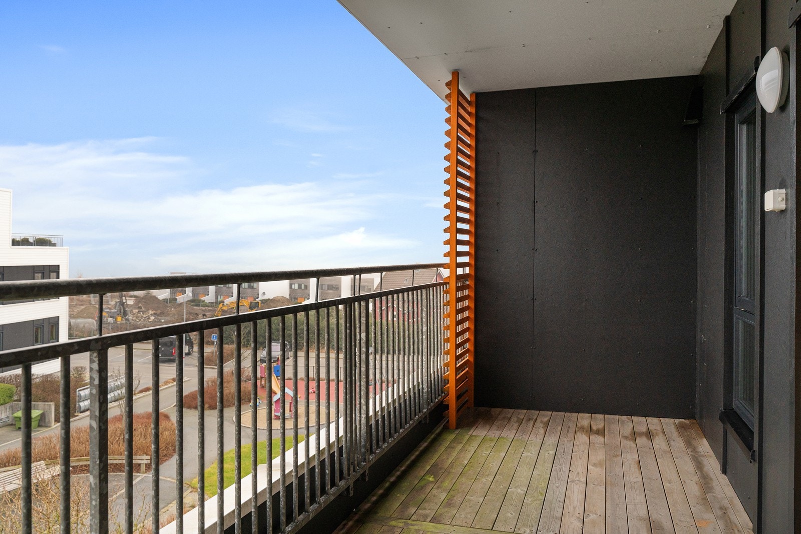 Romslig balkong. Galleribilde