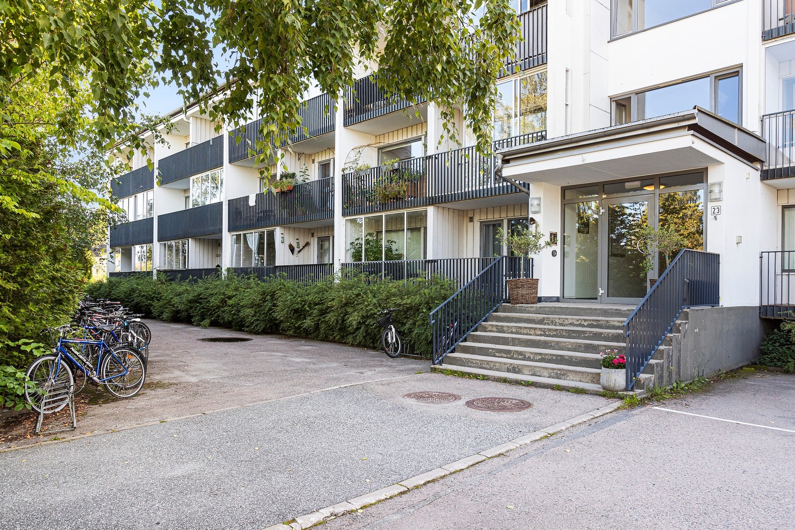 Fasade sommertid Galleribilde