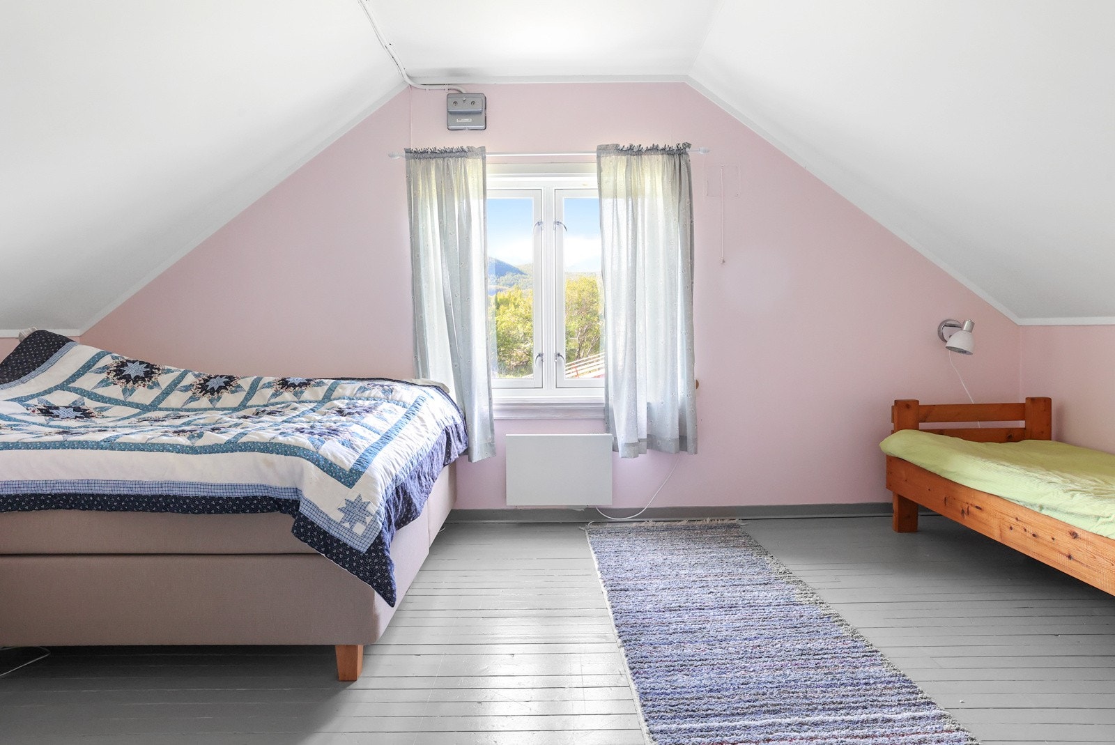 Loftsetasjen har tre soverom Galleribilde