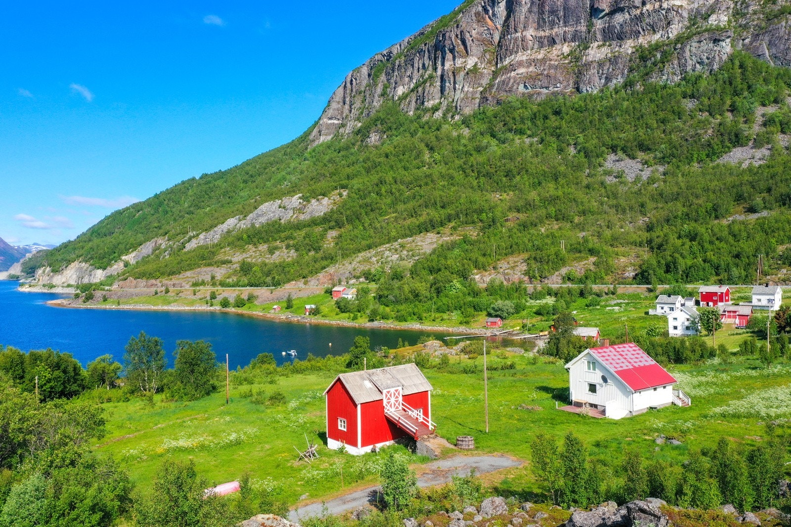 En fritidsbolig over tre plan med fjøs Galleribilde