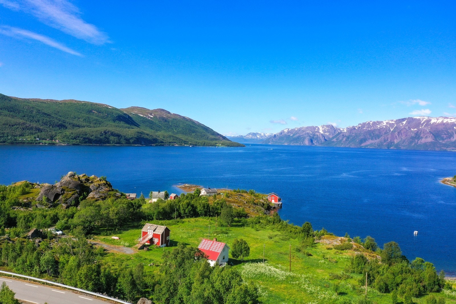 Fra boligen er det en 20 min kjøretur til Nærbutikken Korsfjord Handel Galleribilde