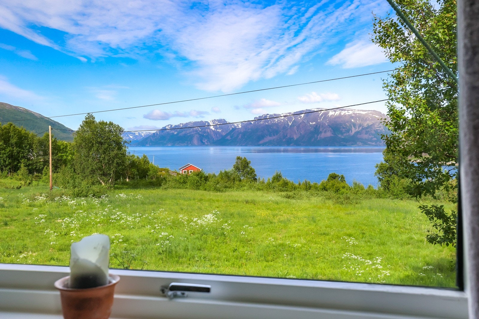 Fra vinduet er det flott utsikt Galleribilde