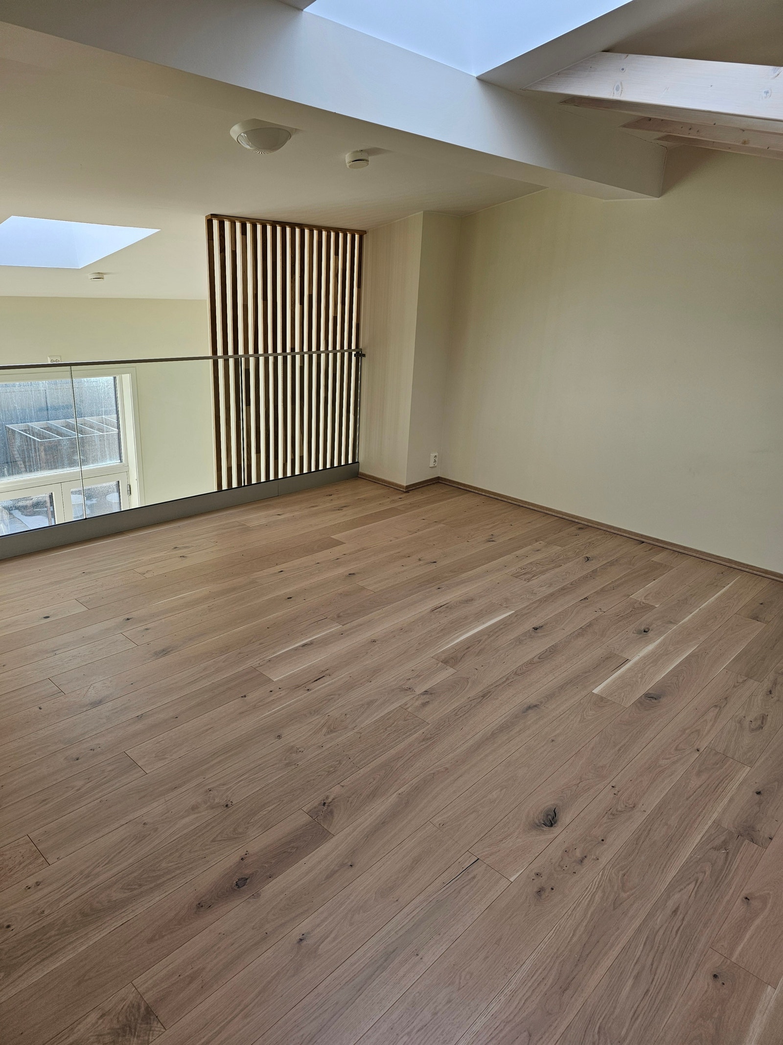 Heim - soverom/oppholdsrom Galleribilde