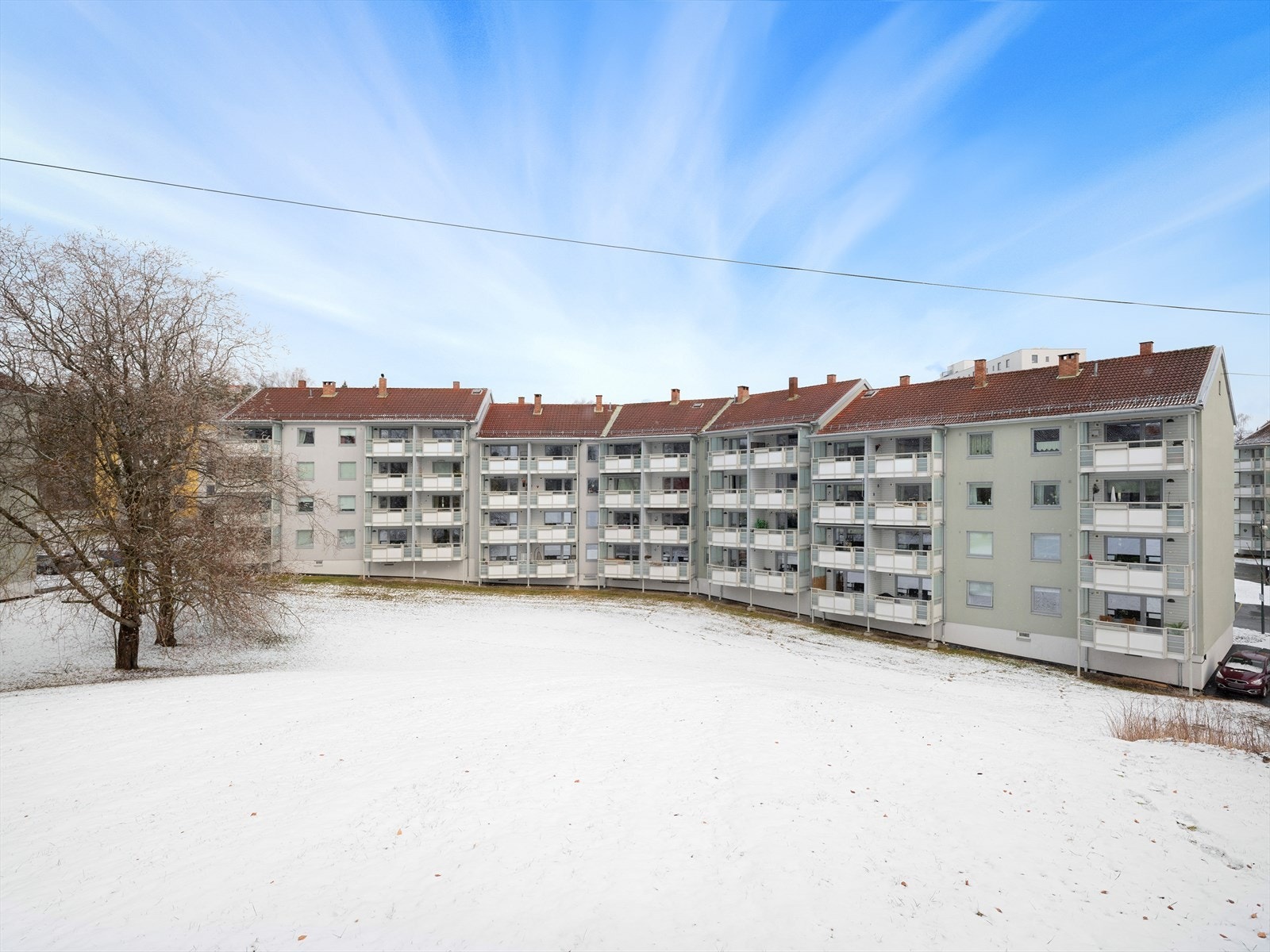 Beliggende nær Kalbakken senter med butikker og tjenester. Galleribilde