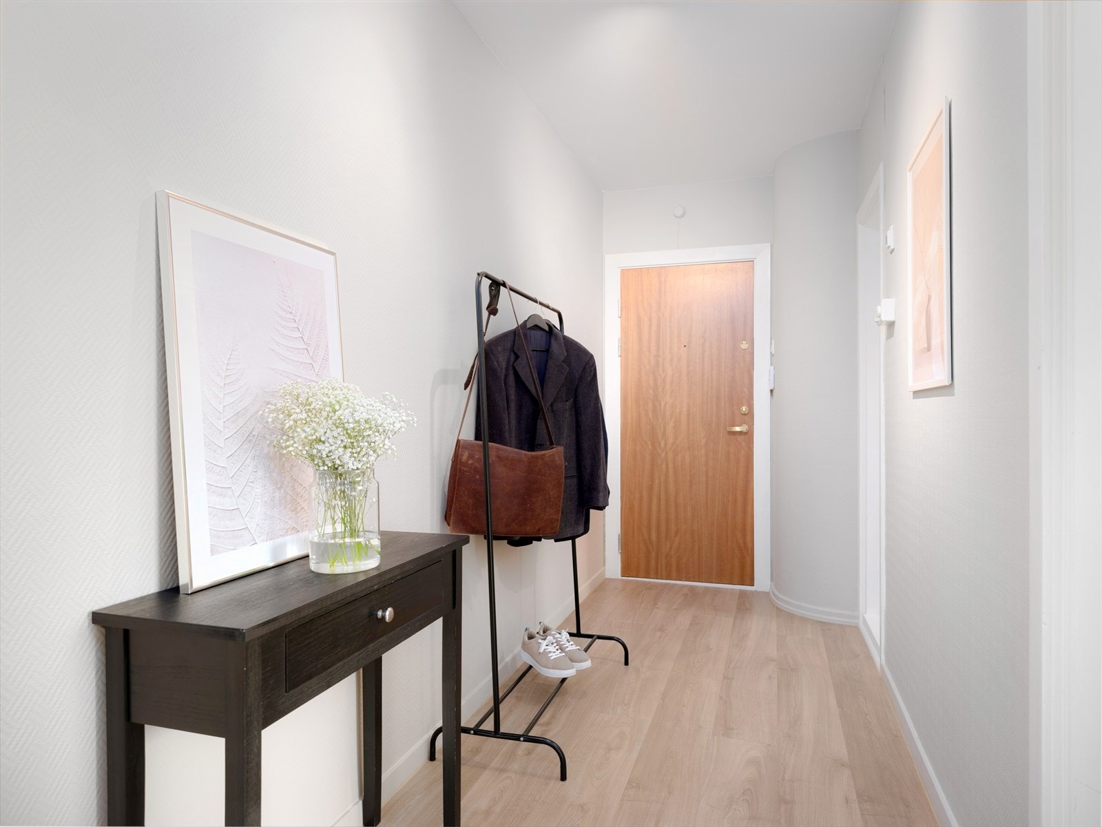 Inngangsparti med stilfull innredning. Galleribilde