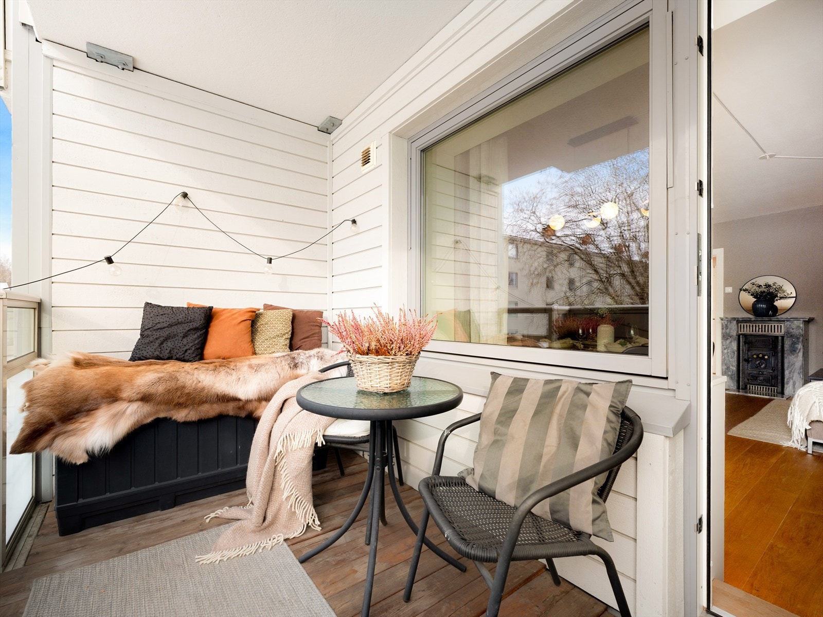 Balkong med mulighet for avslappende lesekrok. Galleribilde