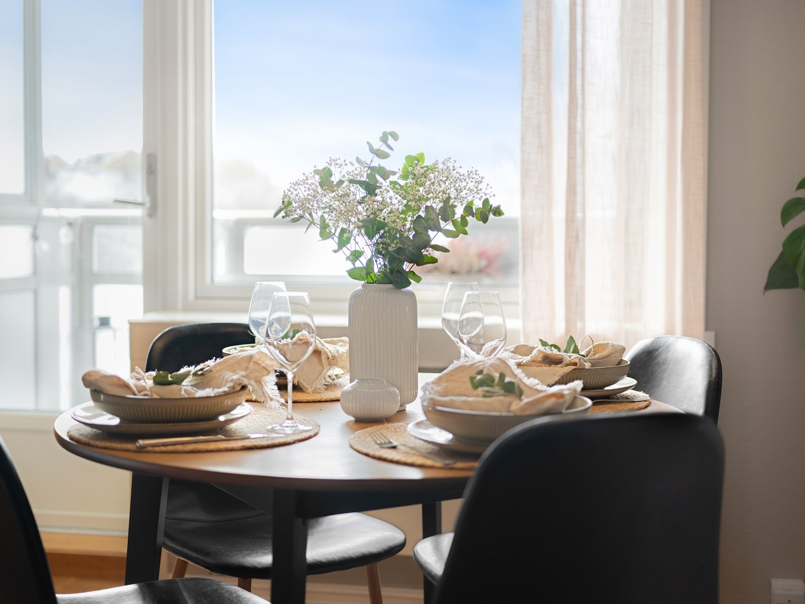 Hyggelig spiseplass med fritt utsyn. Galleribilde