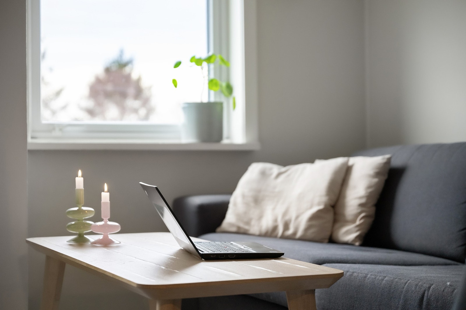 Godt med lysinnslipp i stuen. Galleribilde