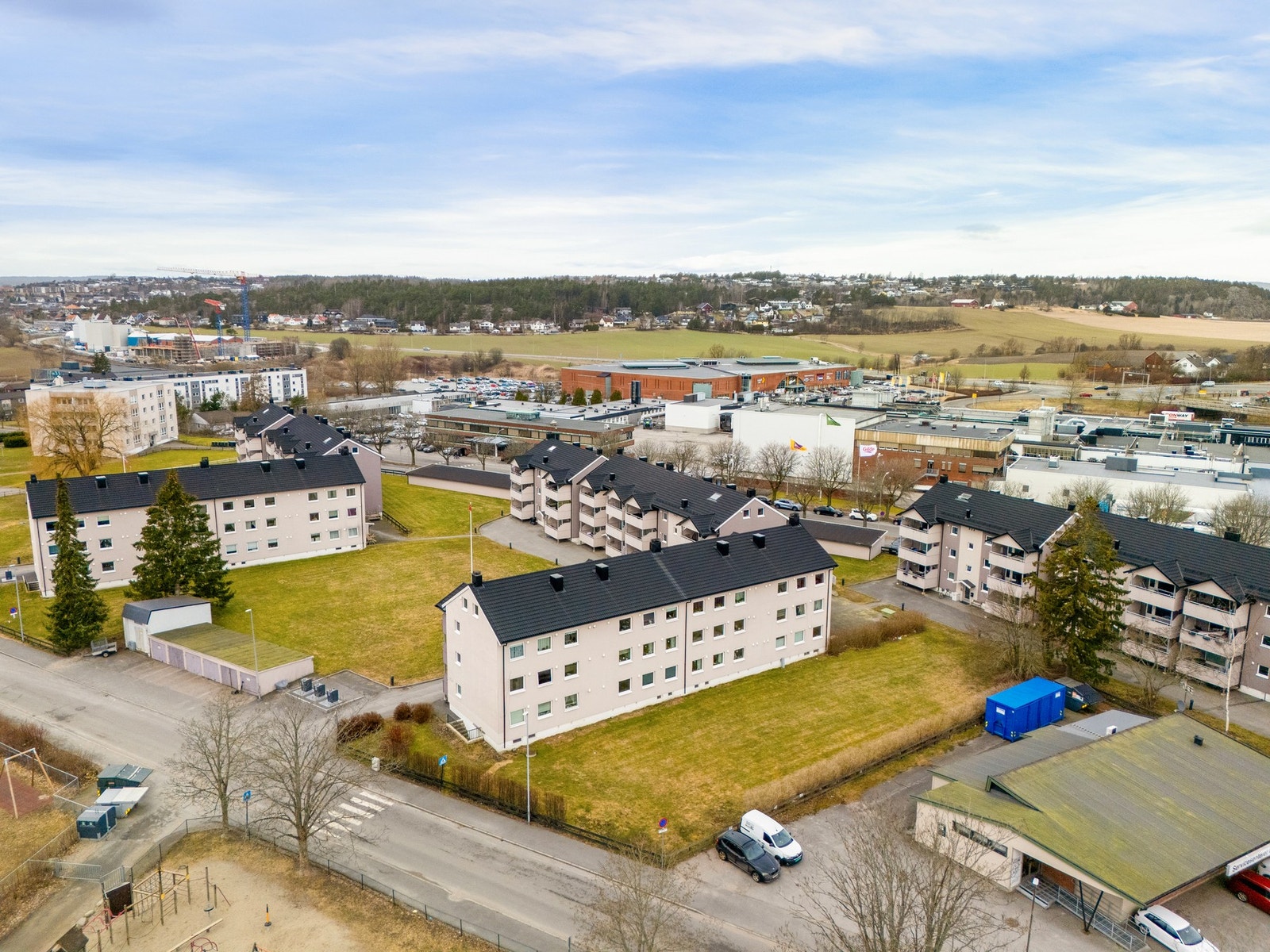 Det er kort vei til Amfi Borg kjøpesenter, matbutikk, skole og barnehage. Galleribilde