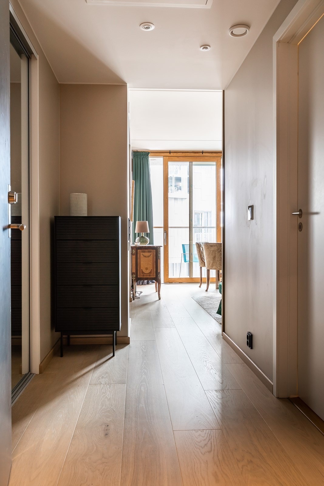 Entre mot stue Galleribilde