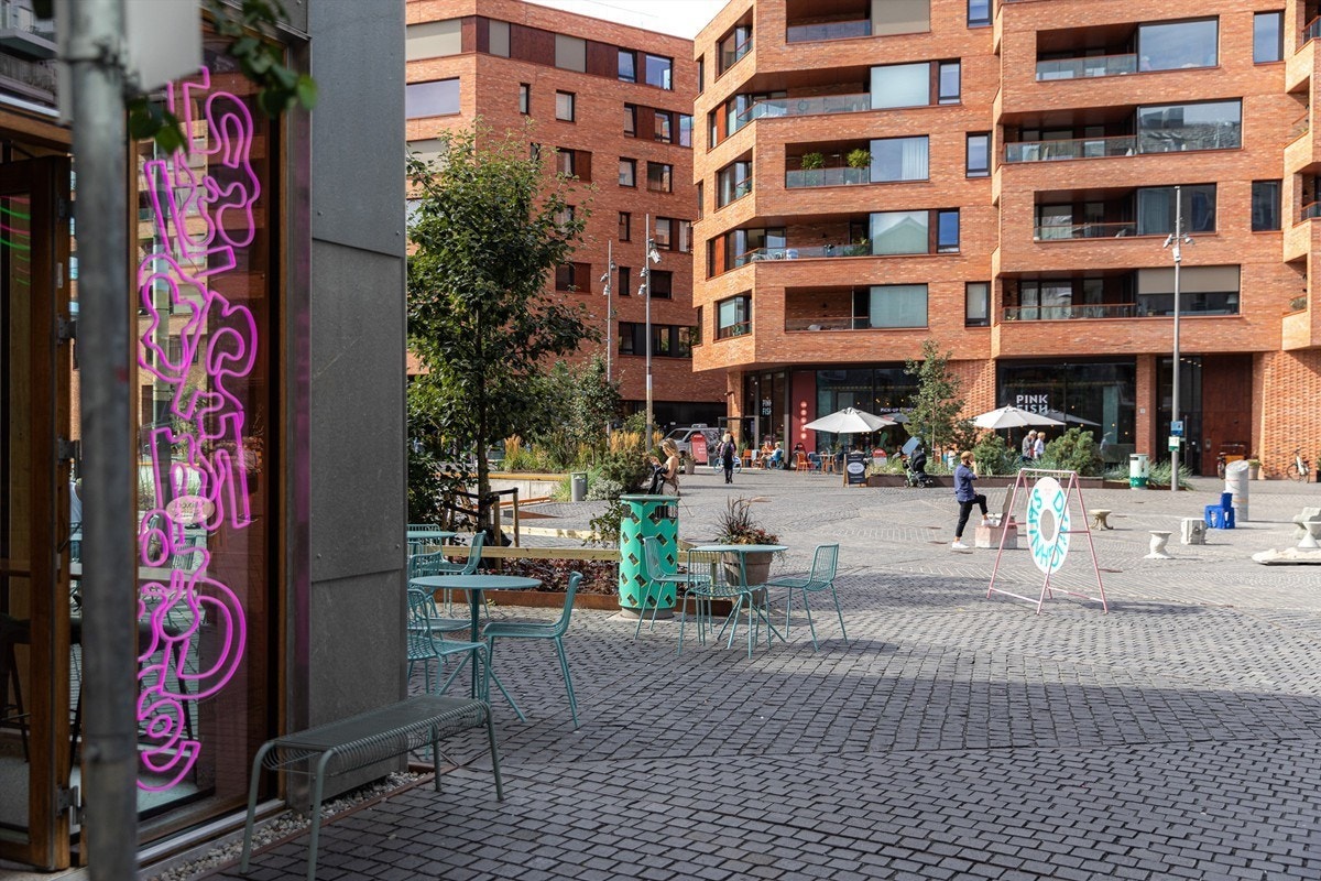 Plassen utenfor byggene Galleribilde