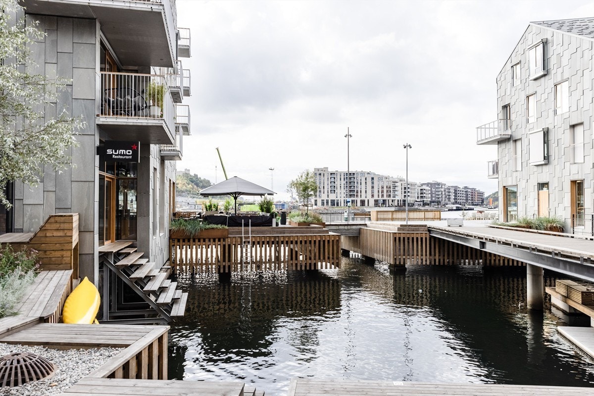 Utenfor bygget Galleribilde