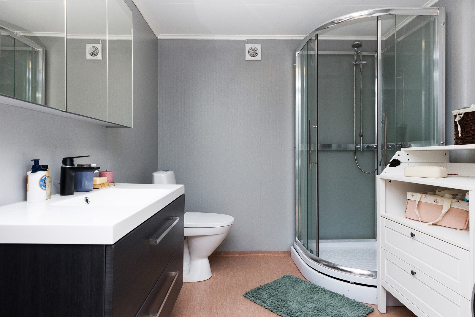 Nyere innredninger på bad (selve konstruksjon er eldre) Galleribilde