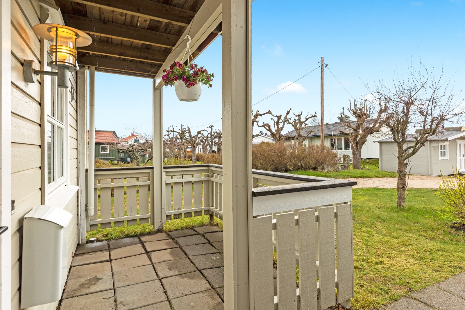 Uteplass ved inngangspartiet (sol fra morgen) Galleribilde