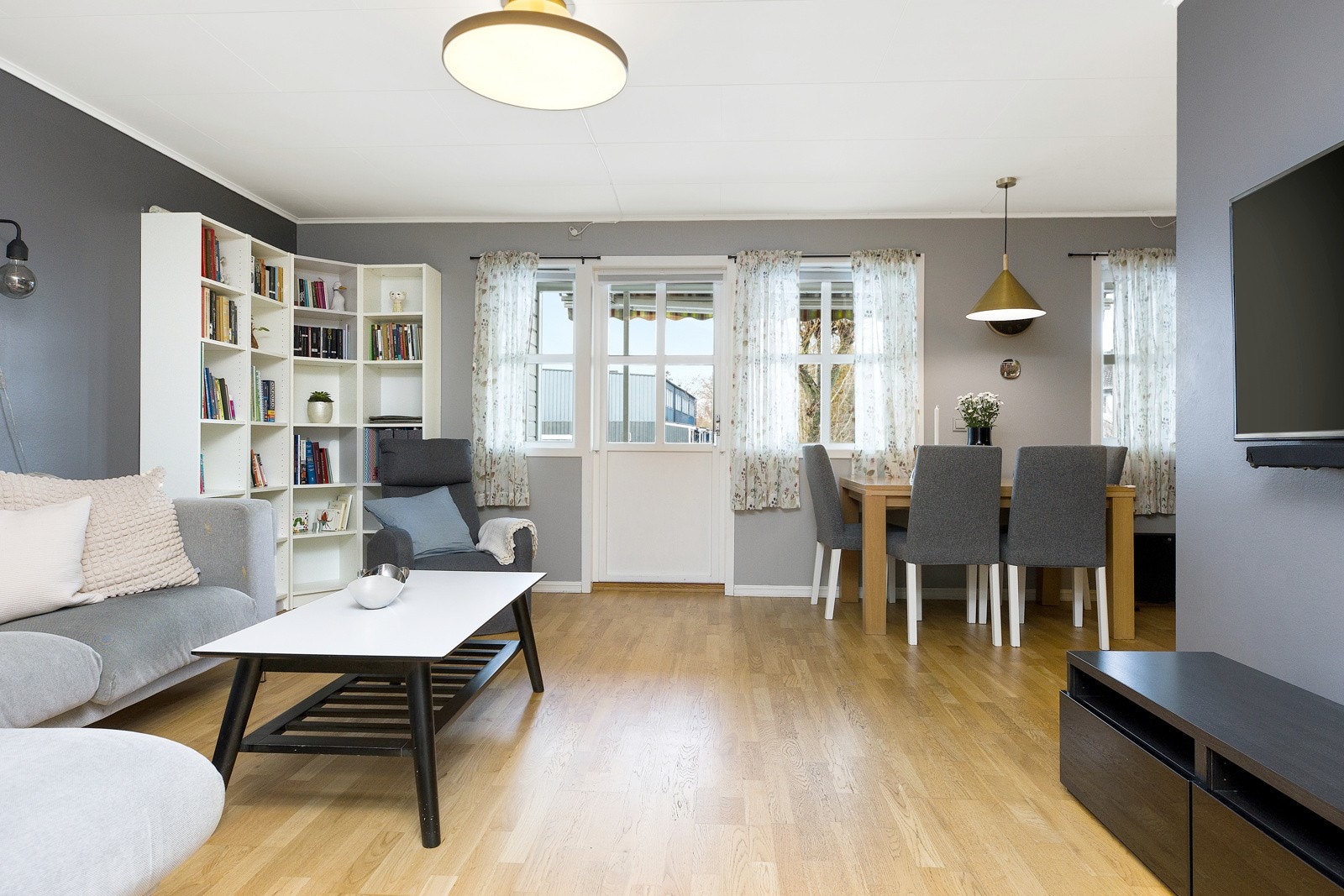 Den fremstår velholdt og innvendige overflater er oppusset i senere år Galleribilde