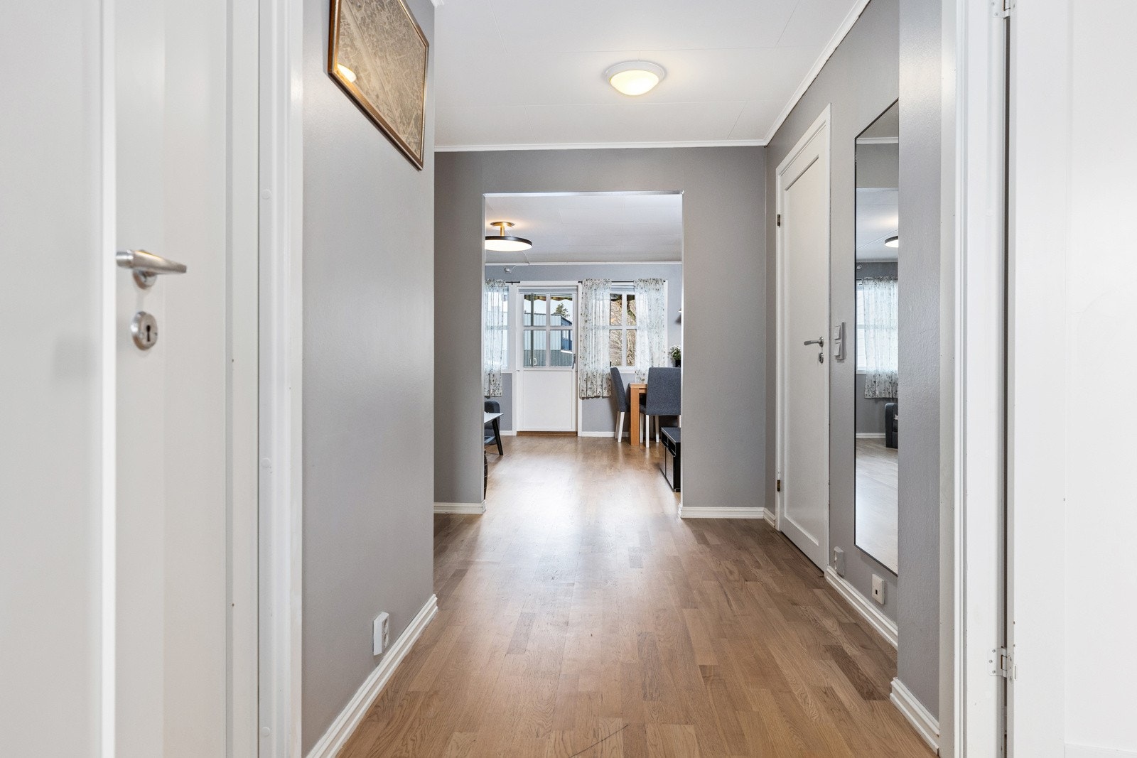 Hall mellom bod, bad og to soverom Galleribilde