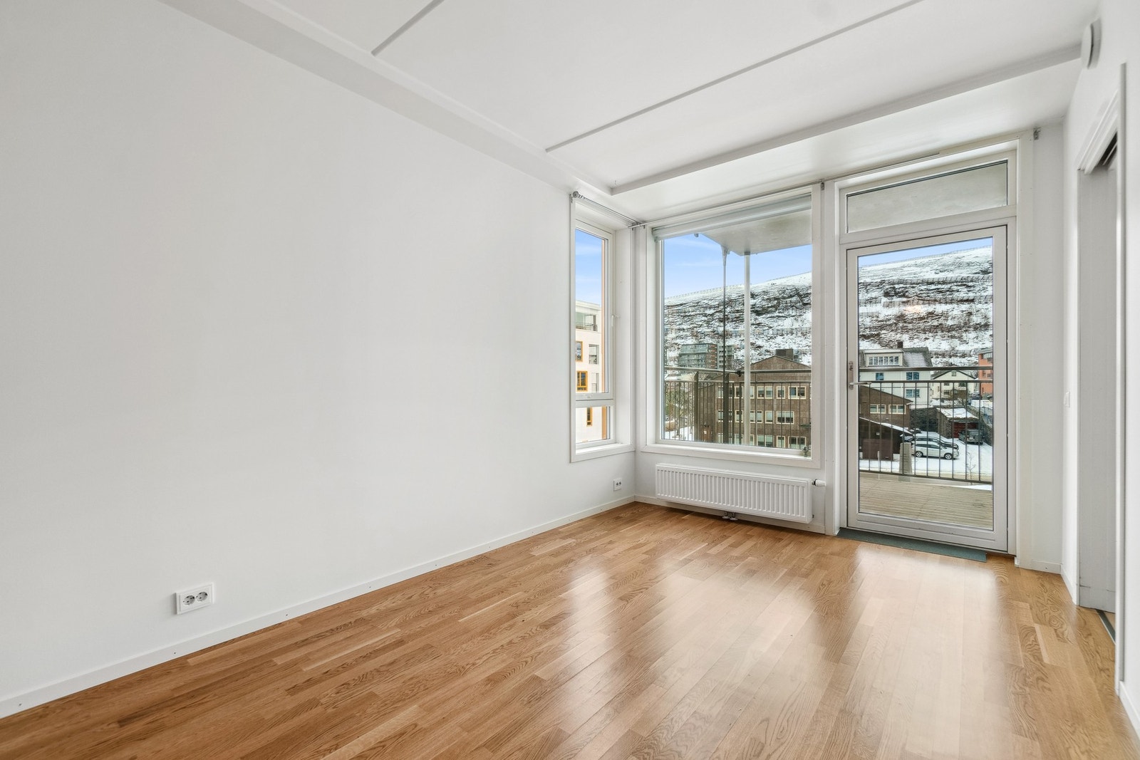 Her får du en tidløs selveierleilighet fra 2015 med sentral beliggenhet midt i smørøyet av sentrum. Galleribilde