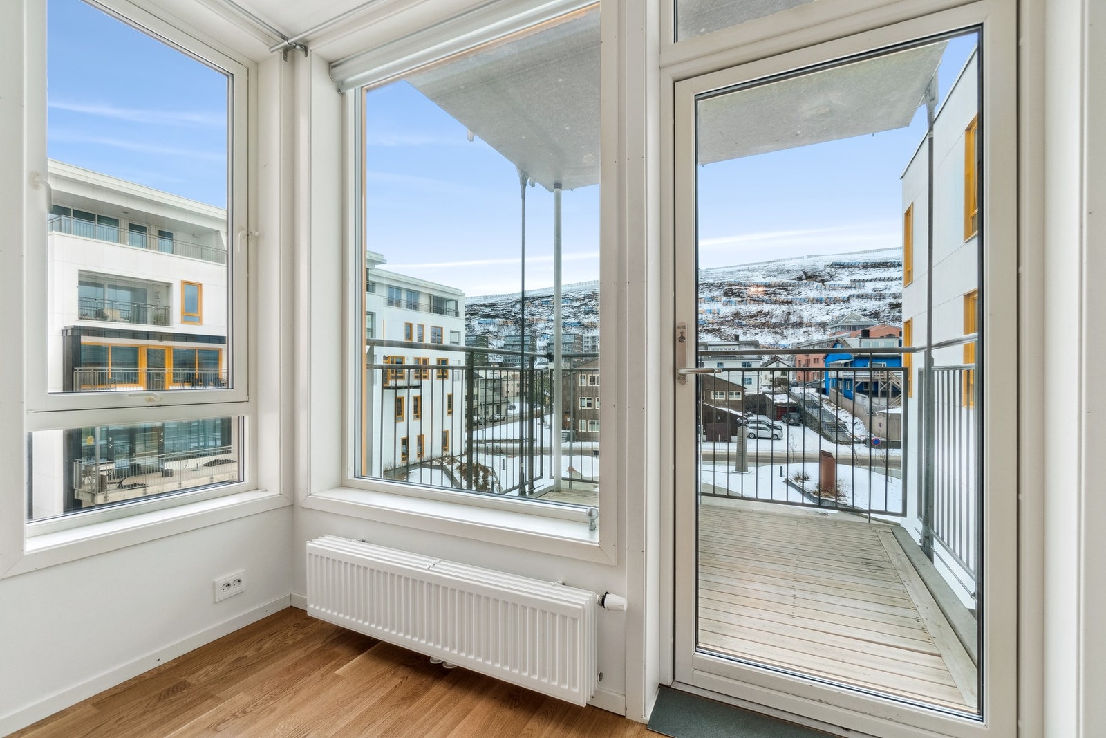 Fra stuen har du adkomst til en egen balkong med sørvendt beliggenhet. Galleribilde