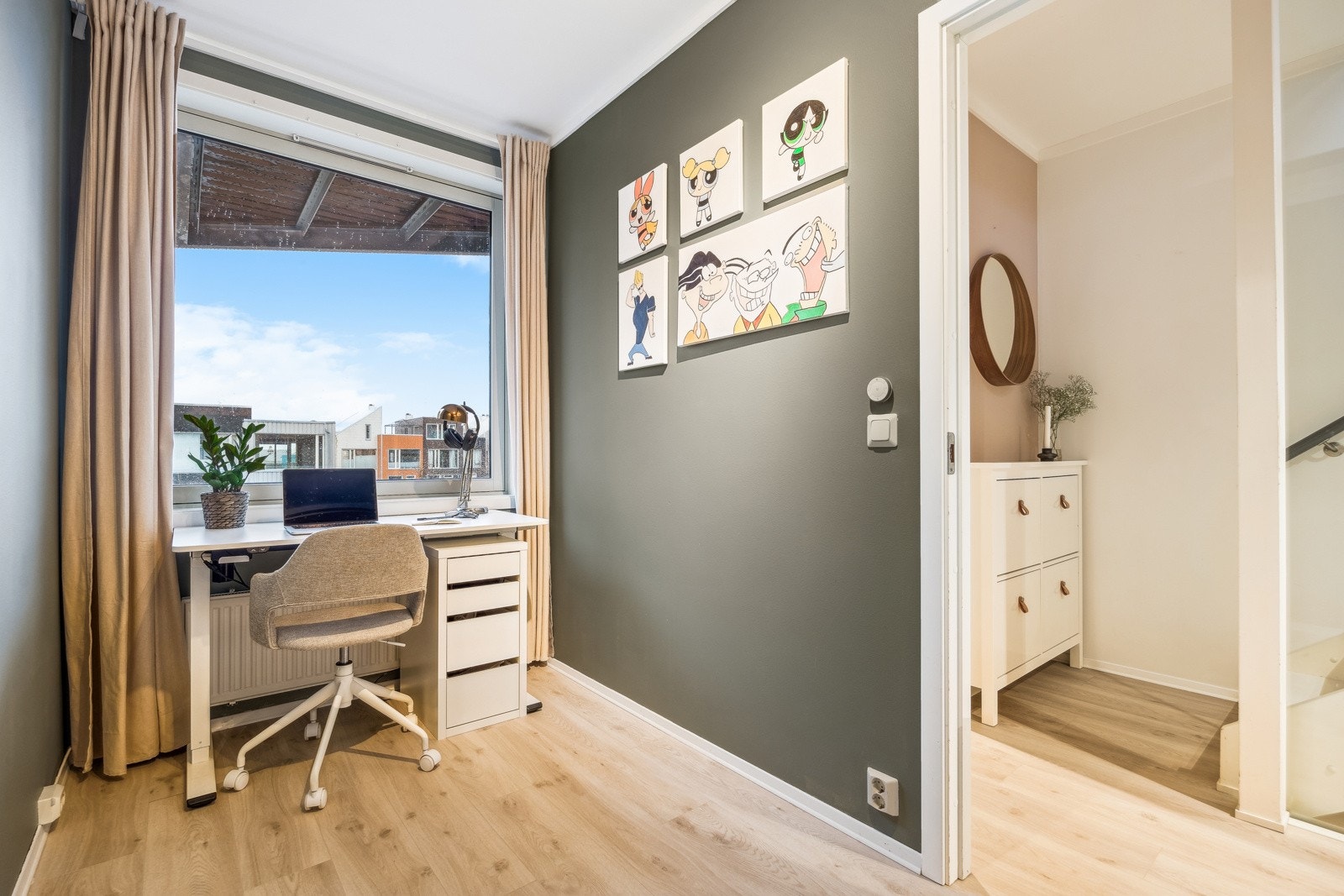 Det minste soverommet passer ypperlig som barnerom, gjesterom eller kontor. Galleribilde