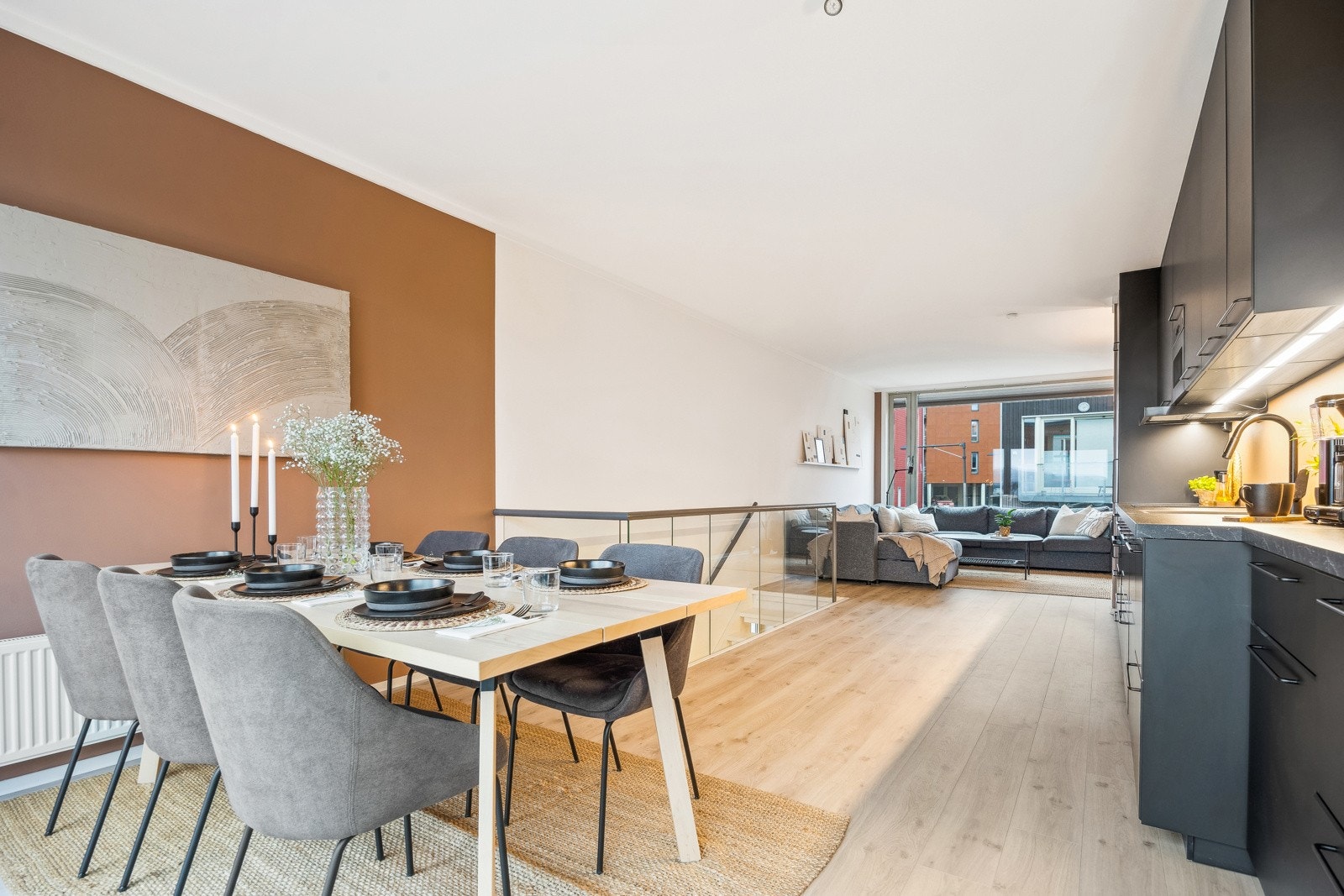 God plass rundt spisestuen til å samle venner og familie til gode måltider og hyggelige spillkvelder. Galleribilde