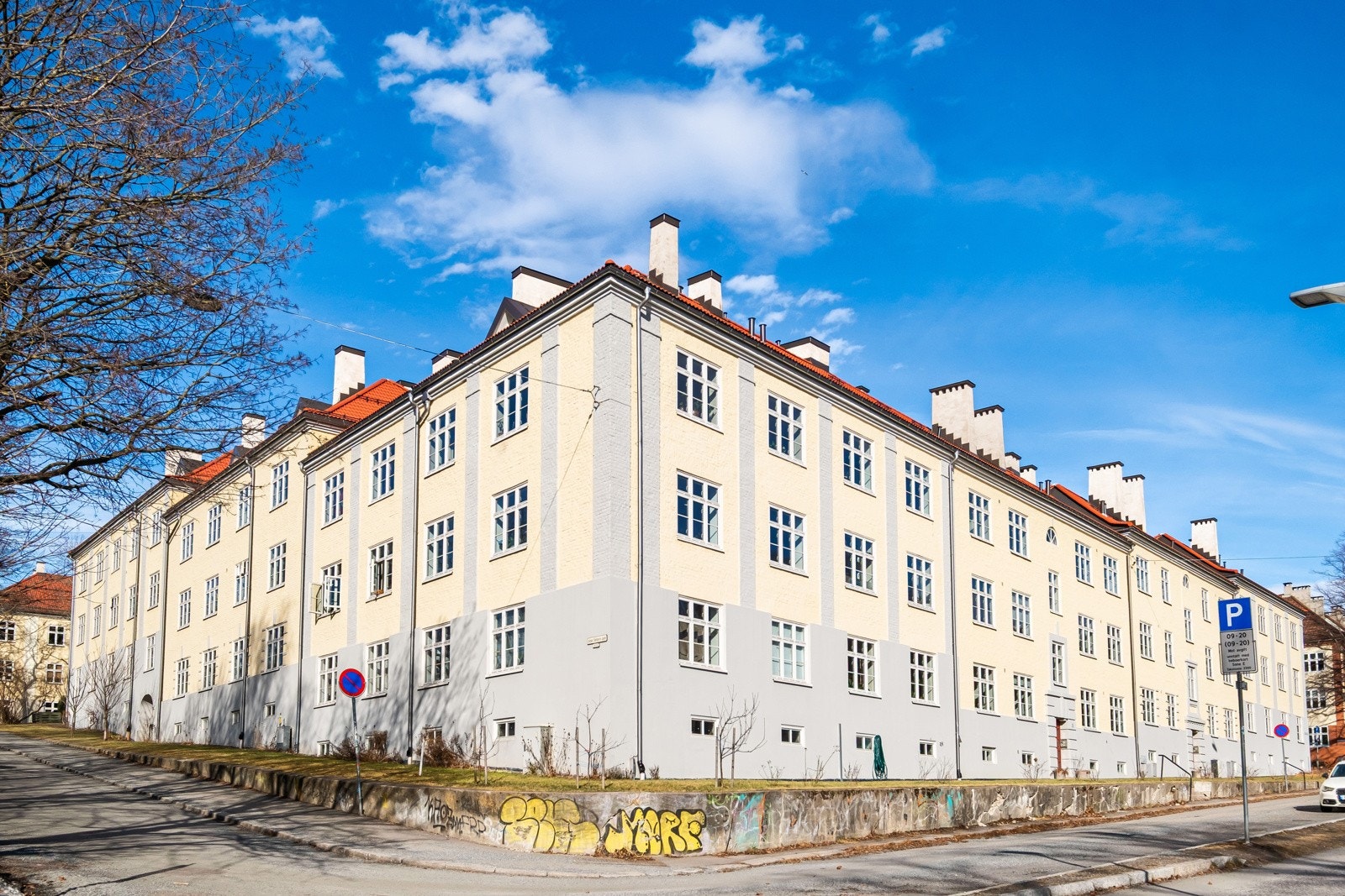Englegården har en rolig og skjermet beliggenhet midt mellom Torshovdalen og Torshovparken. Galleribilde