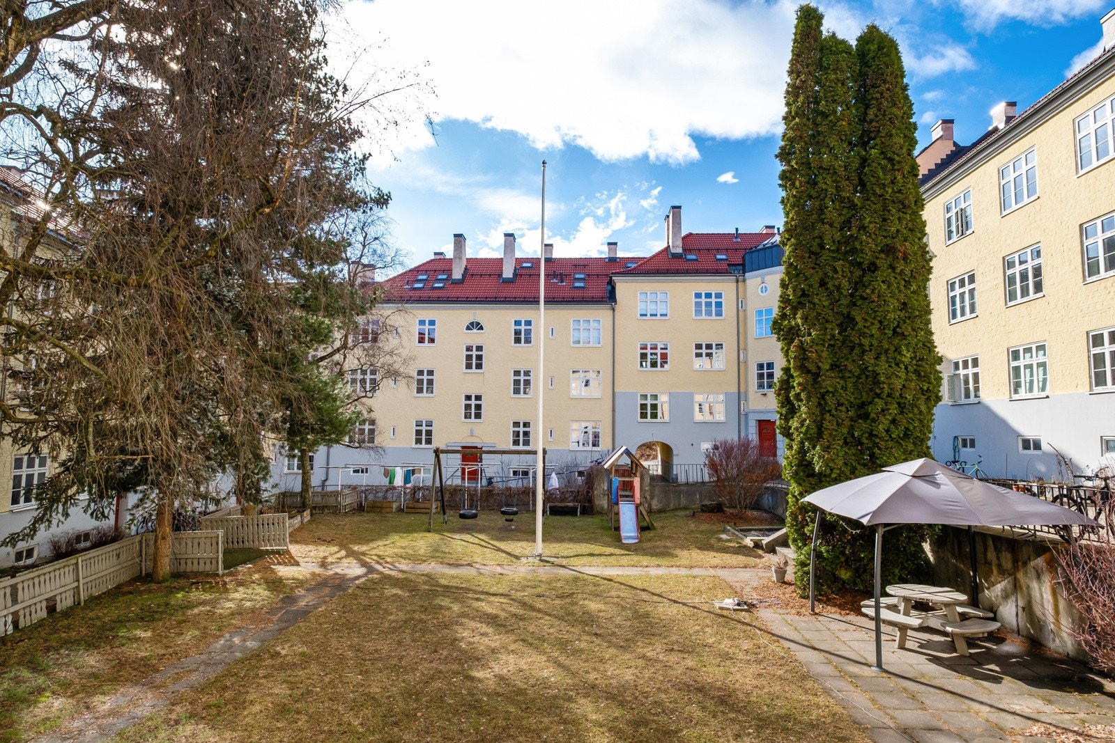 Sameiet har et nydelig opparbeidet gårdsrom. Galleribilde