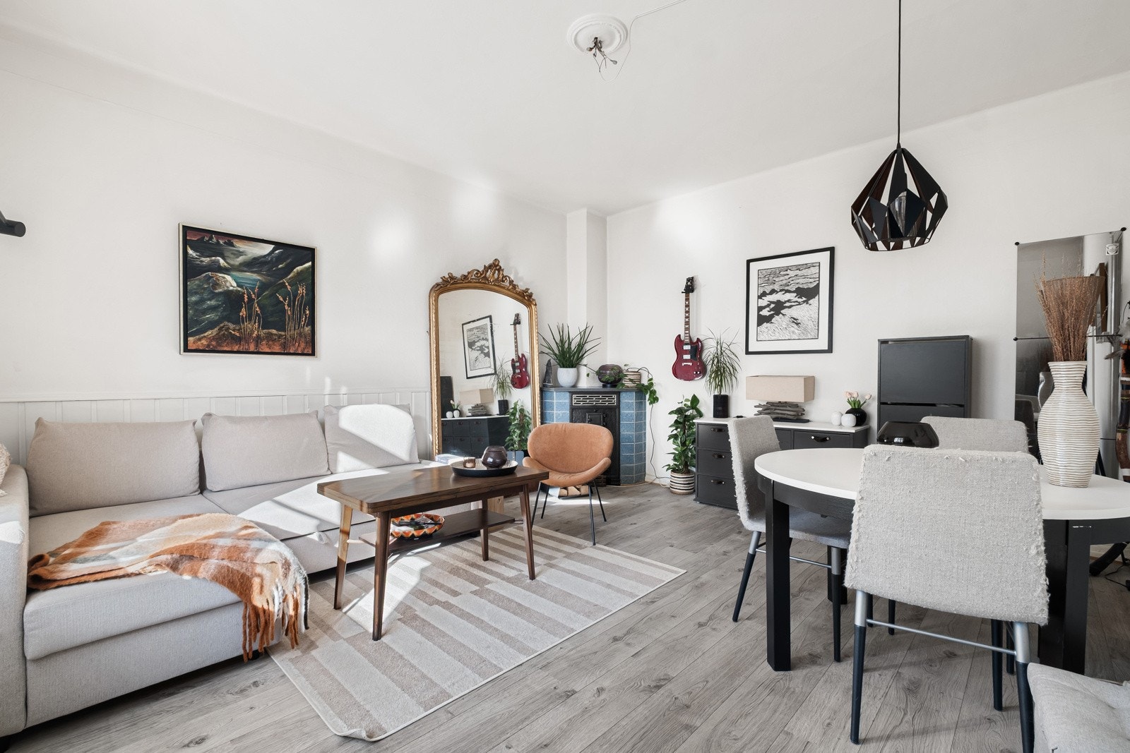 Stuen kan innredes med ulike soner for både egentid og sosialt samvær. Galleribilde