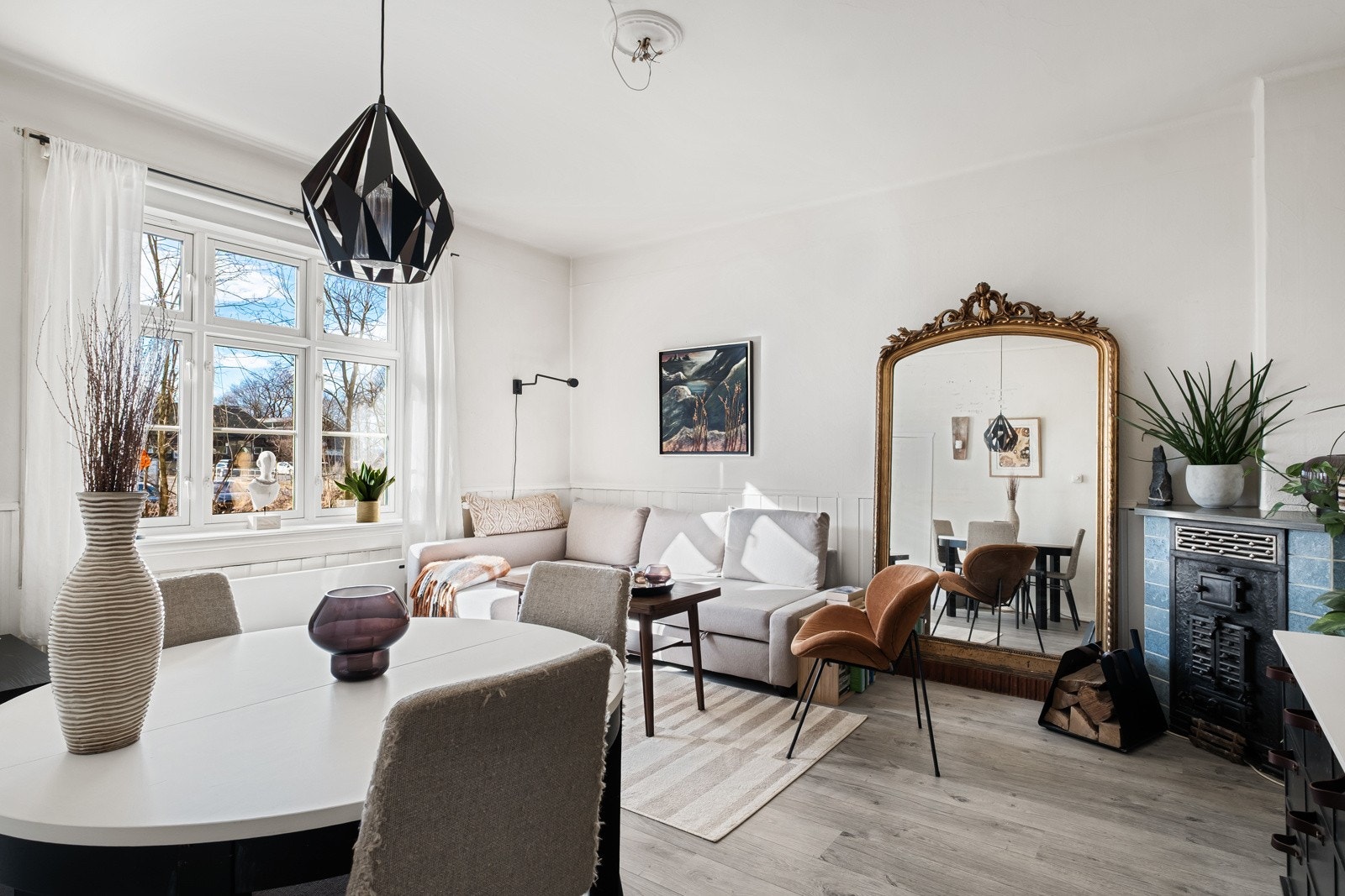 Takhøyden på kjøkkenet er målt til generøse 2,77 meter. Galleribilde