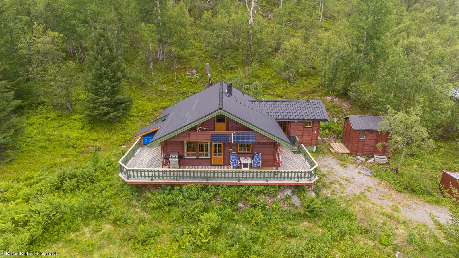 Stor veranda på 55 kvm hvor sola kan nytes hele dagen. Galleribilde