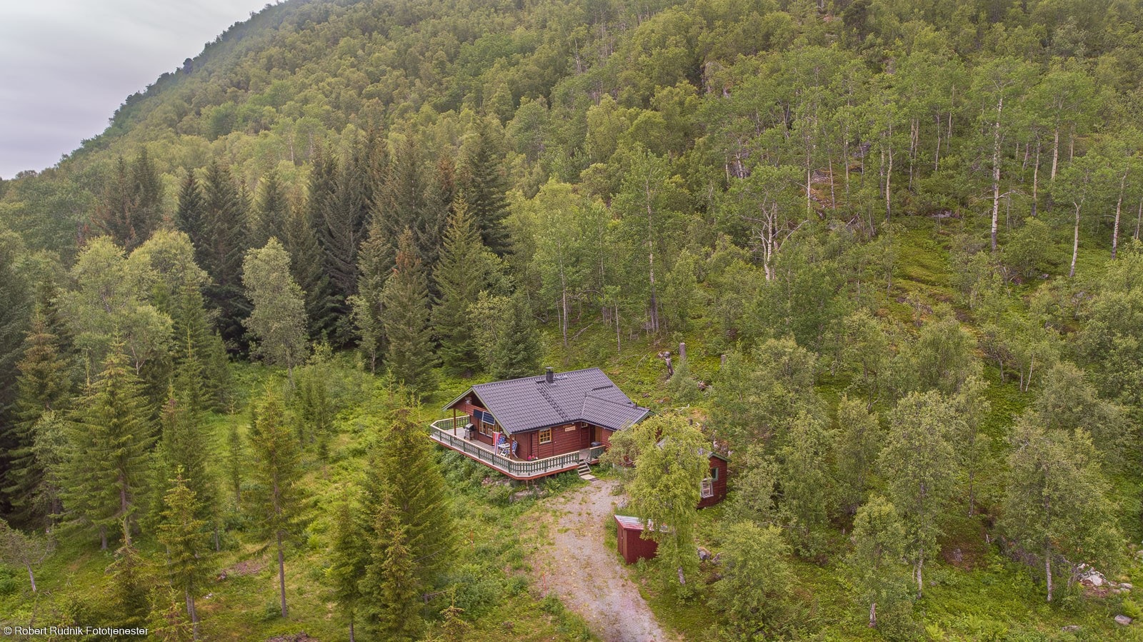 Hytta har fin, skjermet beliggenhet med naturtomt rundt. Galleribilde