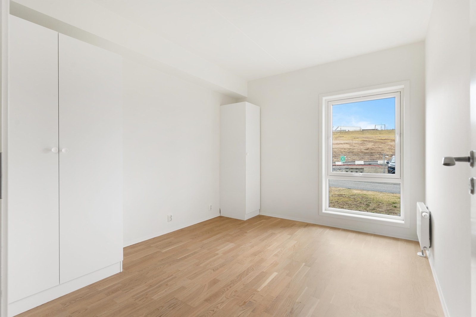 Soverom 2 - God plass til garderobeskap og annen oppbevaring. Galleribilde
