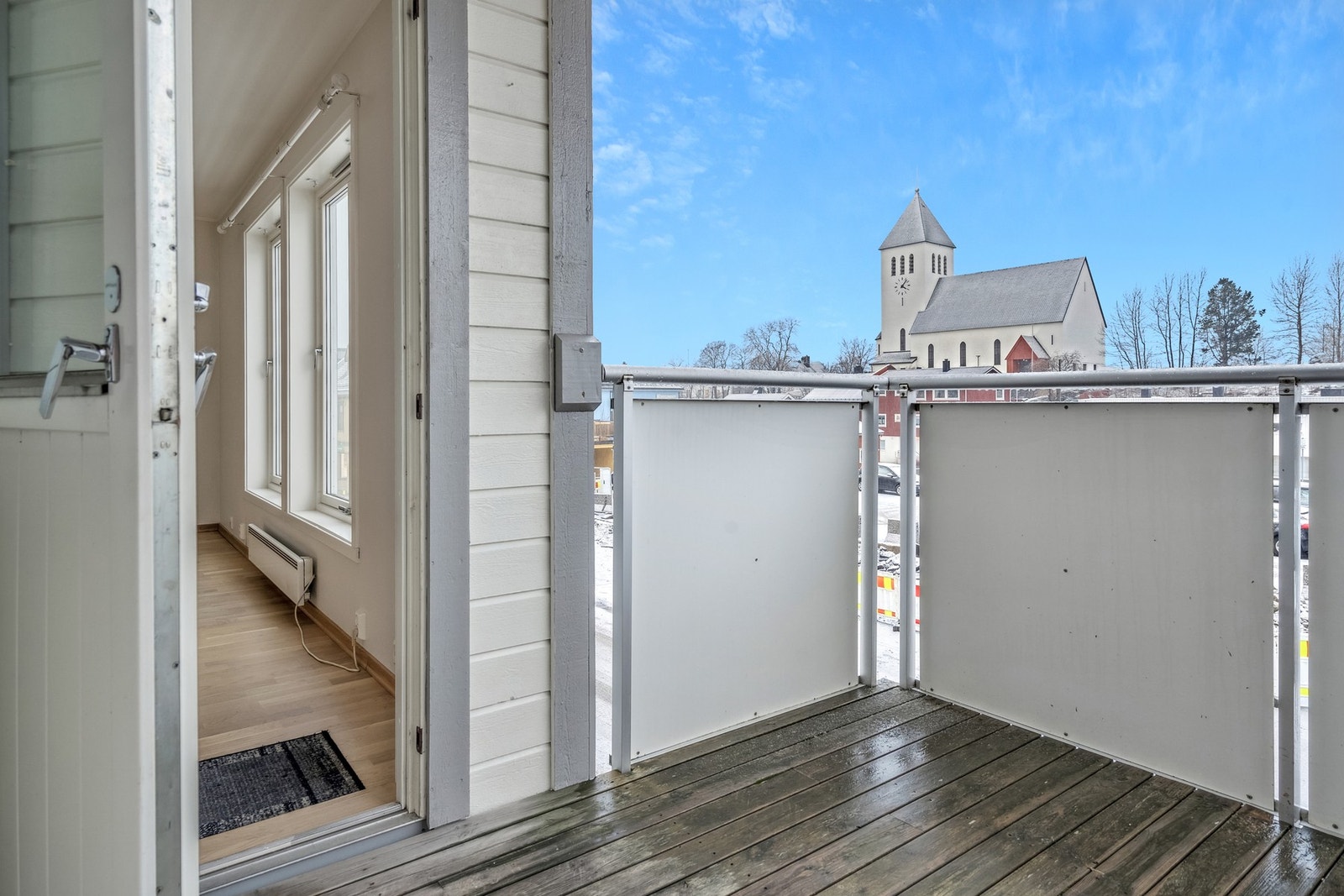 fra stuen kommer vi ut til balkongen Galleribilde