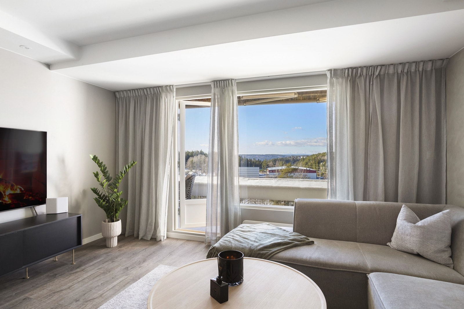 Fra stuen er det utgang til terrasse Galleribilde