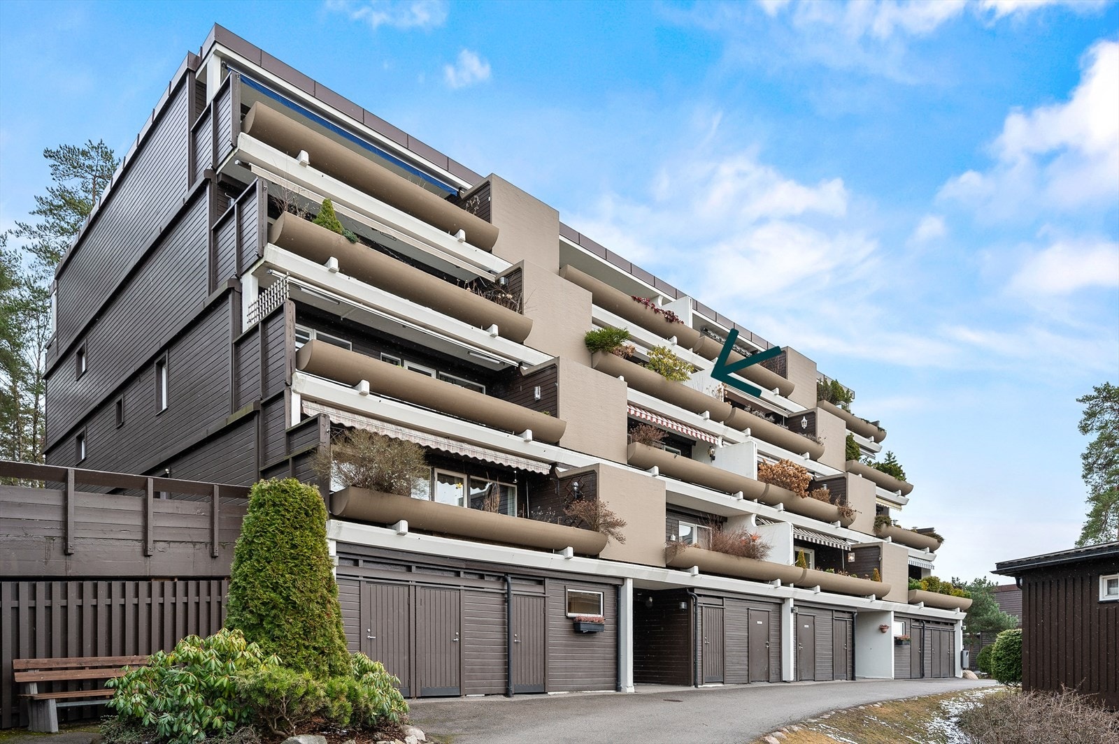 Leiligheten har en fin beliggenhet i byggets 3. etasje Galleribilde