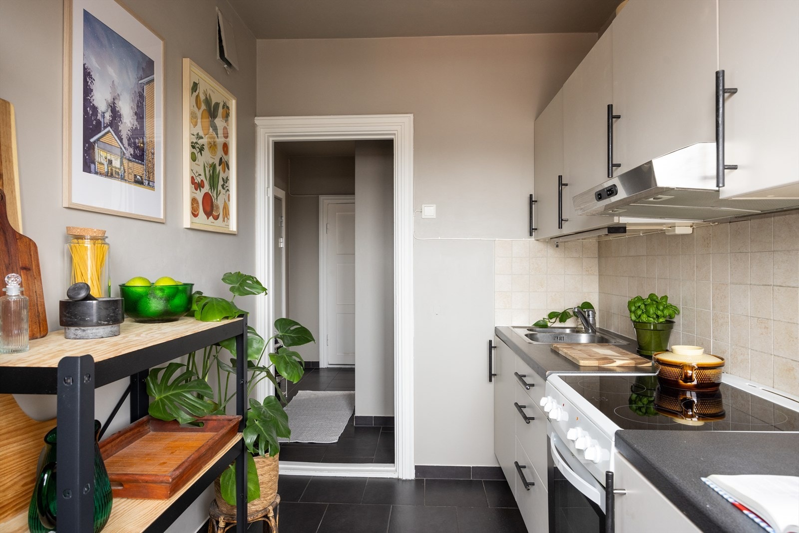 - Kjøkkenfronter er malt av selger - Galleribilde