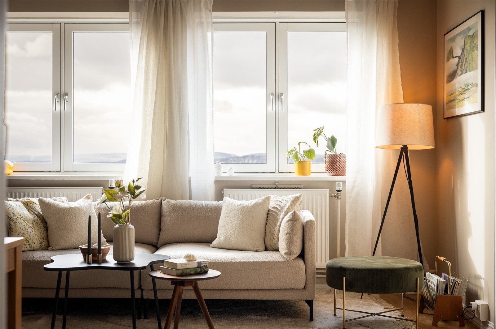 - Store vindusflater som gir rikelig med luft og lys. Vinduer er fra 2017 - Galleribilde