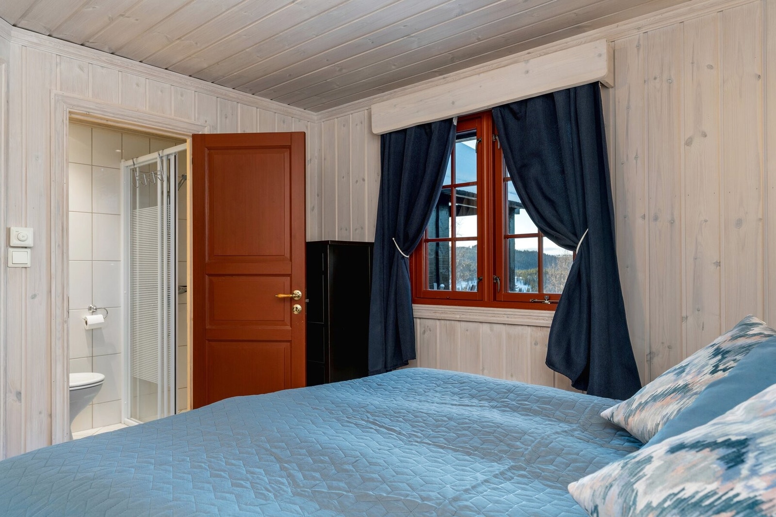 Soverom 1. Soverommet har tilgang på eget bad. Galleribilde