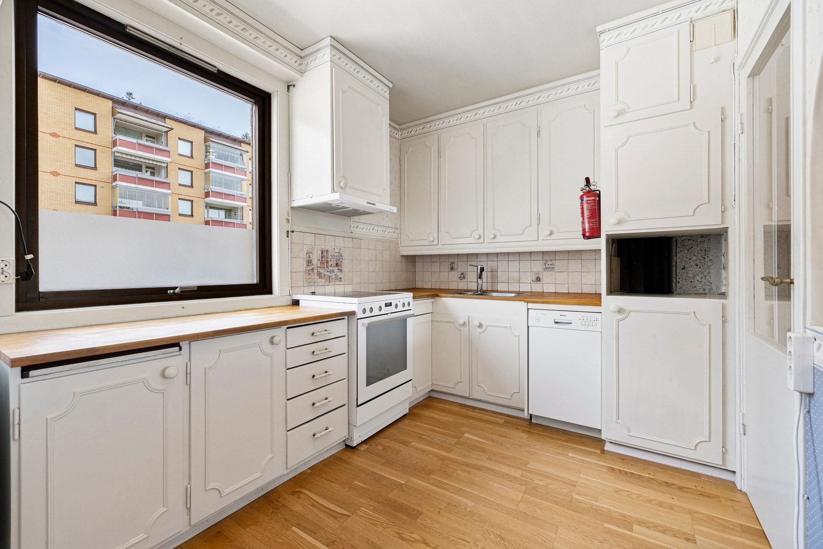 Eldre kjøkkenløsning fra ukjent årstall. Galleribilde