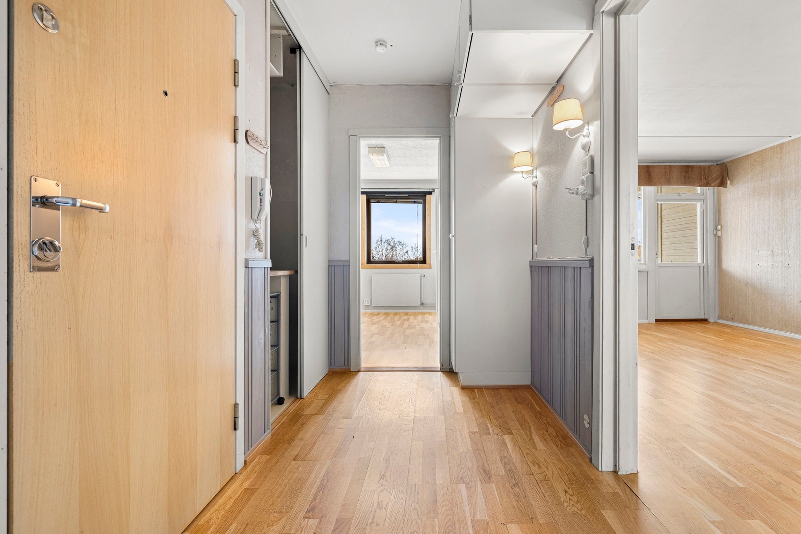 Det er dørcalling som gjør det enkelt å slippe inn gjester fra gateplan. Galleribilde