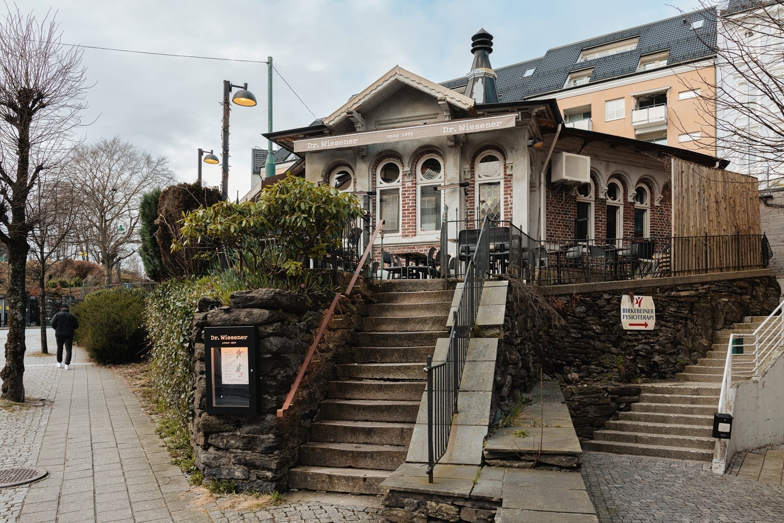 Såvel som gangavstand til restauranter, cafèer, barer og alt sentrumskjernen har å by på! Galleribilde