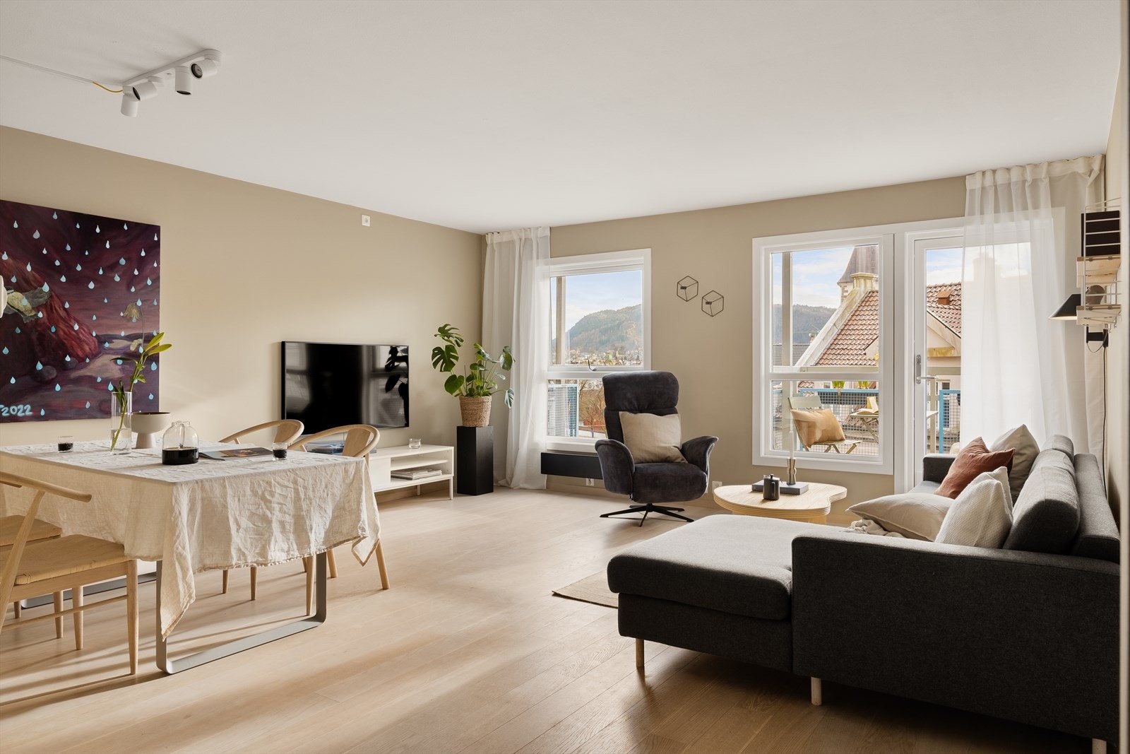 Utsikten gir en fin miks av by og natur. Galleribilde