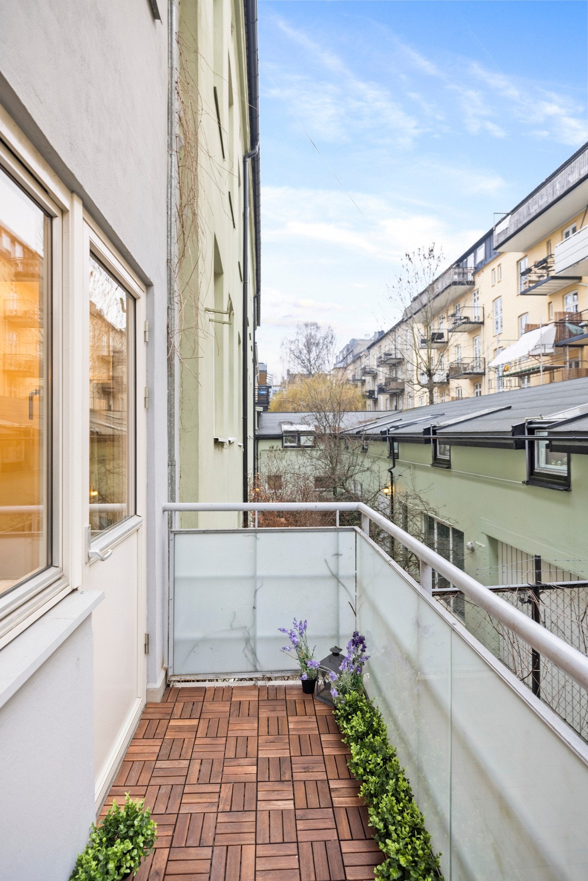 Balkongen er på ca. 5 kvm og har plass til utemøbler, planter og grill. Galleribilde