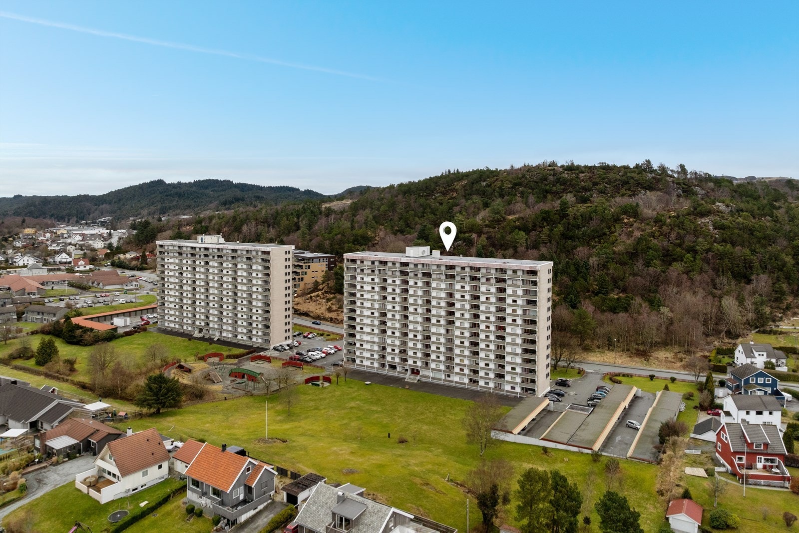Nordvik Bolig v/Espen Bergtun har gleden av å presentere Fjellvegen 33 - En innbydende 3-roms leilighet i 7.etg i Høyblokkene! Galleribilde